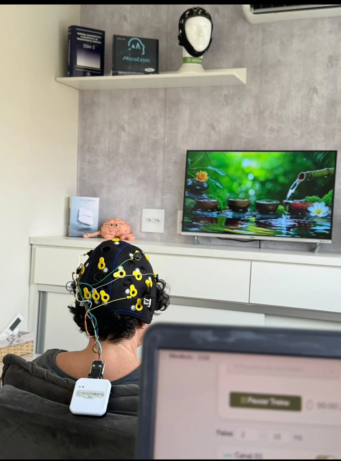 Sessão com equipamentos de neurofeedback